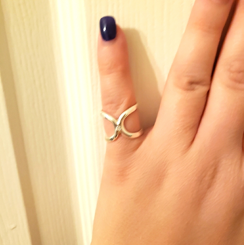 Avon signature Silverstone ring